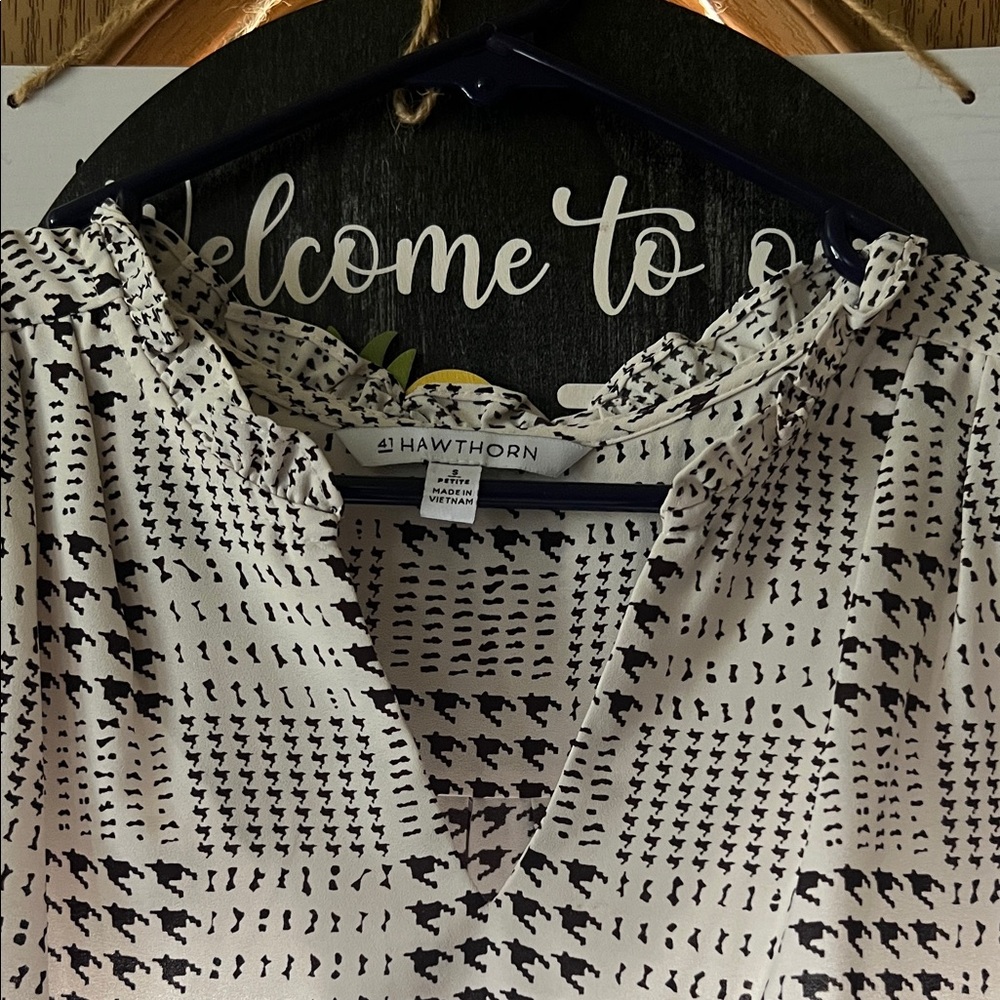41 Hawthorn Monochrome Patterned Blouse - Picture 2 of 4